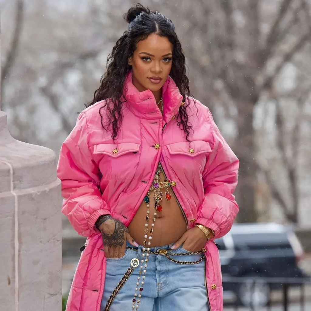 Rihanna Pilih Operasi Payudara untuk Kembalikan Bentuk Tubuh Pascamelahirkan