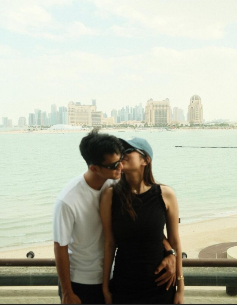 Gaya Pratama Arhan & Azizah Salsha Pamer Kemesraan di Qatar, Pose Peluk-Cium