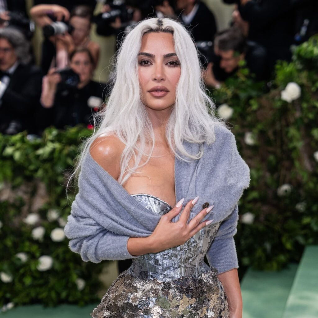 Diteriaki 'Free Palestine', Kim Kardashian Dihujat karena Jawab Begini