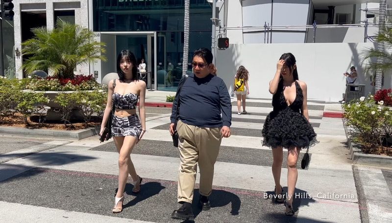 Streamer Dewasa Viral Makan Bareng Bos HYBE, Kini Eksis di Seoul Fashion Week