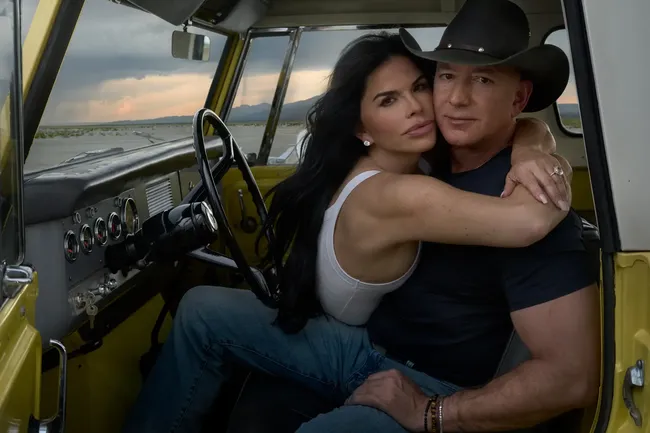 Lauren Sanchez Canggung Saat Ditanya Soal Nikah dengan Jeff Bezos