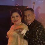 Momen Langka Hotman Paris Pamer Kemesraan Bareng Istri di After Party Anaknya